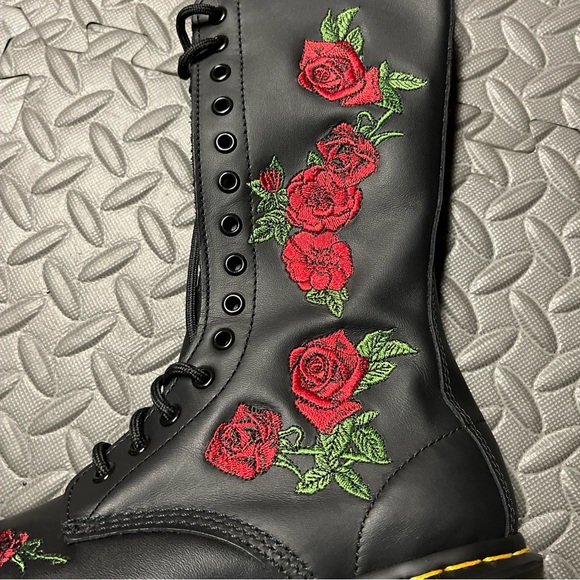 Dr. Martens Women's US 7 1914 Vonda Black Roses Softy T Leather 14-Eye Mid Calf - Picture 10 of 12